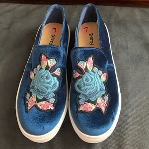 Blue velvet slip on sneaker
